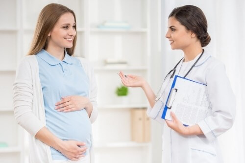 Pregnant lady consulting with the doctor